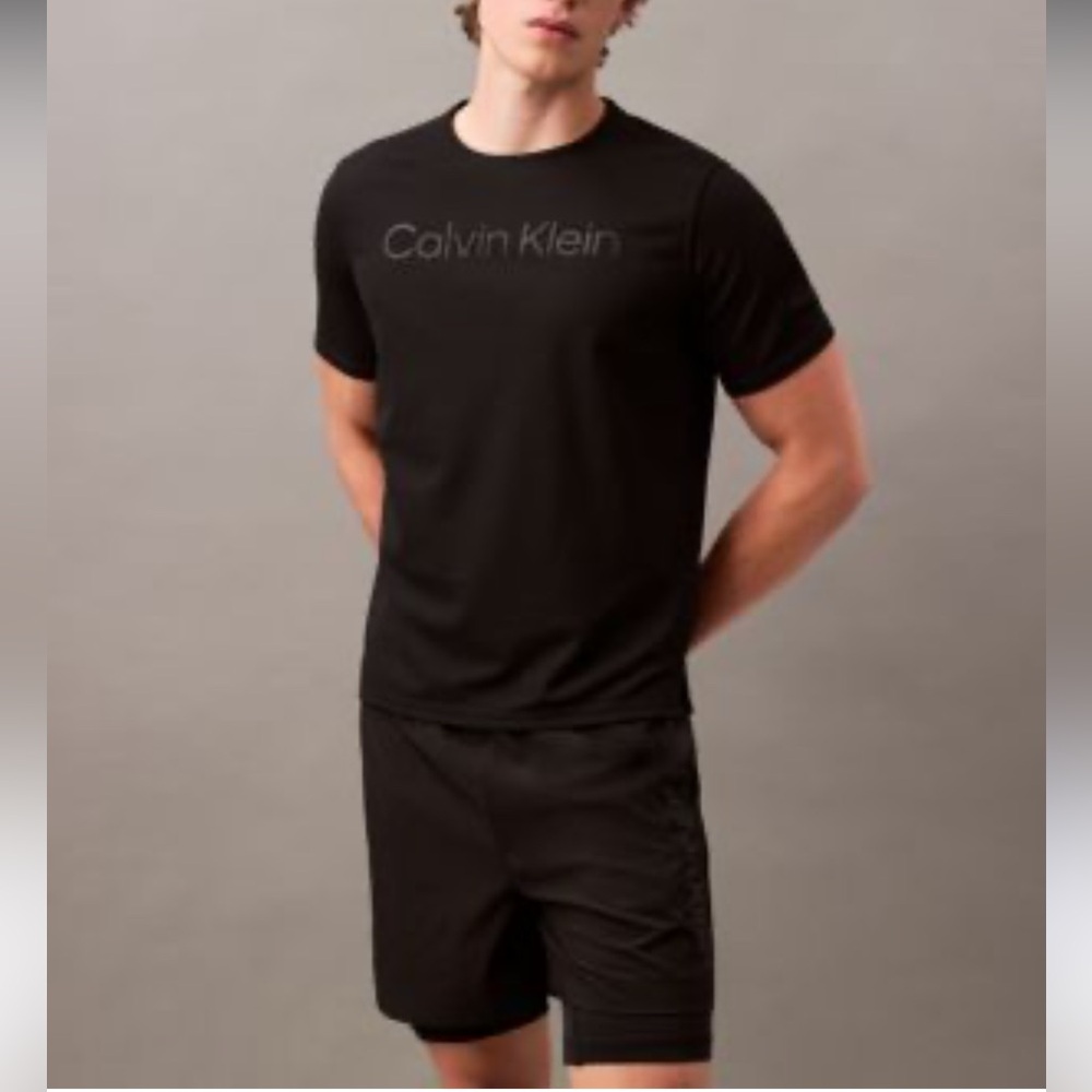 NWT Calvin Klein Logo Crewneck Tee | Size: Various